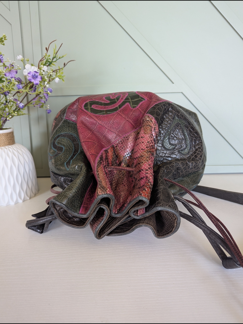 Vintage 1980s Sharif bucket bag. It features a distinctive multicolored patchwo - Picture 9 of 14